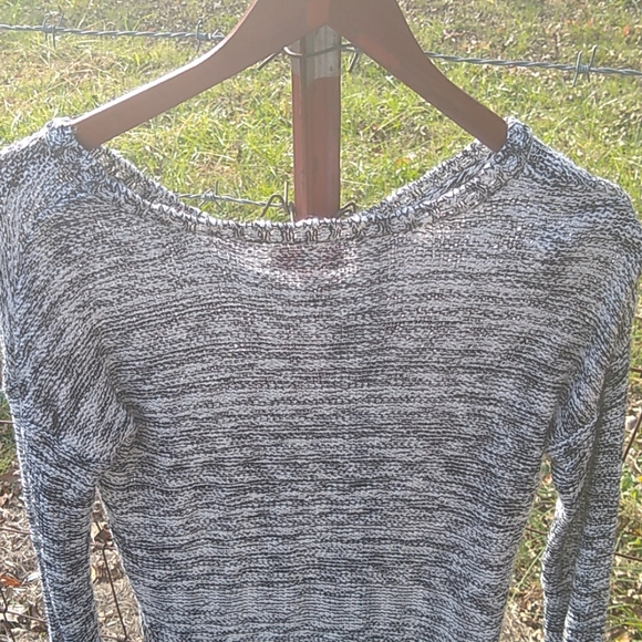 Arizona jeans Hi low size medium sweater - Picture 5 of 6